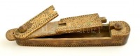 1864 faragott fa borotvatartó / razor holder. Carved wood. 25 cm