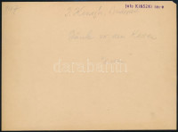 cca 1930 Kinszki Imre (1901-1945) budapesti fotóművész hagyatékából, aláírt, pecséttel jelzett, vintage fotó, a kép sarka hiányos, 13x17,8 cm