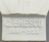 George Enescu (1881-1955) zeneszerző biszkvit porcelán büszt. Jelzés nélkül 19 cm