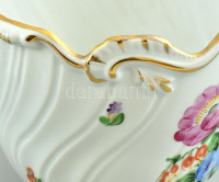 Herendi virágmintás kaspó. Kézzel festett, jelzett, másodosztály, kis kopással, m: 15,5 cm, d: 19 cm