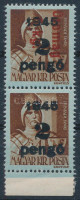 1946 Betűs III. Csomag 5kg/2P/4f ívszéli pár, az alsó bélyegről hiányzik a piros felülnyomat (ez falcos) / Mi 876 margin pair, missing red overprint on 1 stamp (this is hinged)