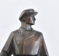 Olcsai Kiss Zoltán (1895-1981): Munkásőr. Fém, jelzett, kő talapzaton, sérült m: 20,5 cm