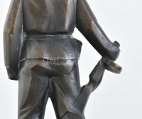 Olcsai Kiss Zoltán (1895-1981): Munkásőr. Fém, jelzett, kő talapzaton, sérült m: 20,5 cm