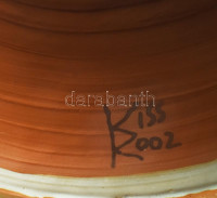 Kiss Roóz Ilona (1920-2010): Kínáló hölgy. Jelzett, talpán egy pattanással, ettől eltekintve jó állapotban, m: 31 cm