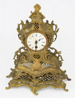 Asztali óra. Bronz test, ingajáratos szerkezet, XIX. sz. inga nélkül, repecd számlappal,38 cm