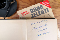 Radó Sándor (1899-1981): Dóra jelenti két kötet. (1976) dedikált tétel valamint (2006) cenzúrázatlan kiadás tétel